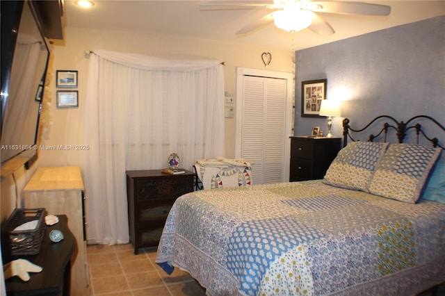 bedroom featuring ceiling fan and a closet