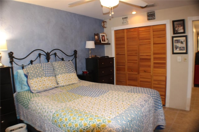 bedroom featuring ceiling fan and a closet