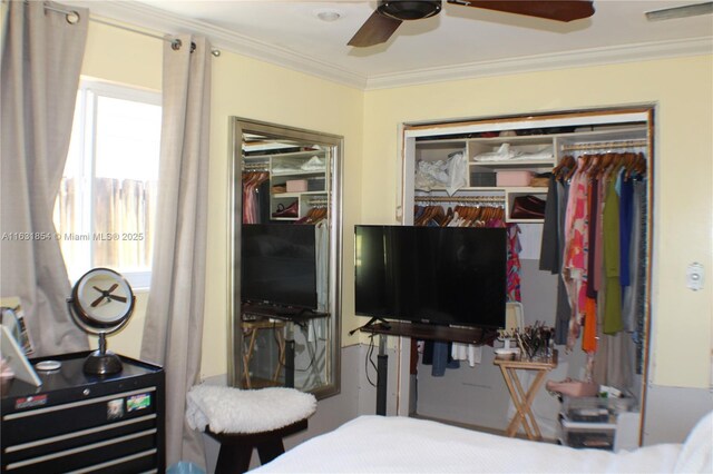 bedroom featuring ceiling fan and crown molding