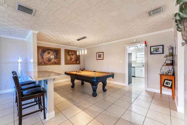 game room featuring light tile patterned floors, ornamental molding, a sink, and visible vents