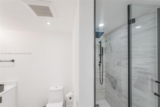 bathroom featuring toilet, a shower stall, visible vents, and recessed lighting