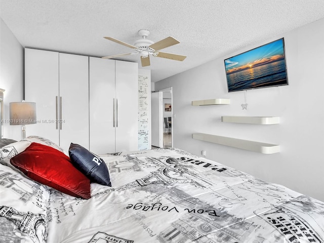 bedroom with a textured ceiling, a closet, and ceiling fan