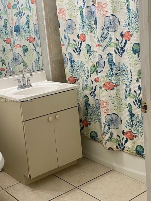 full bathroom featuring vanity, shower / bathtub combination with curtain, tile patterned flooring, and toilet