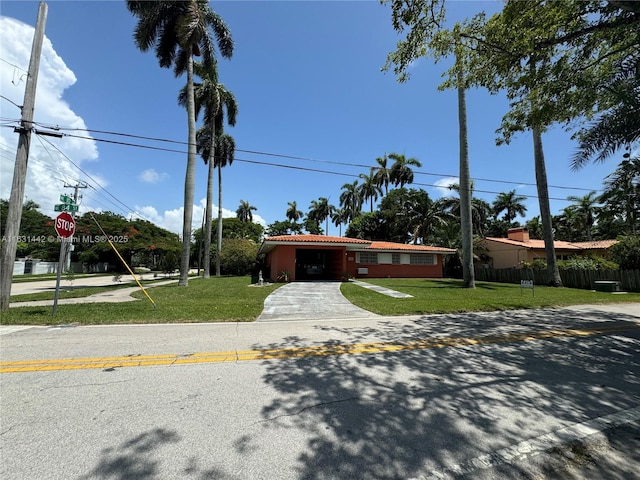 single story home with a front yard