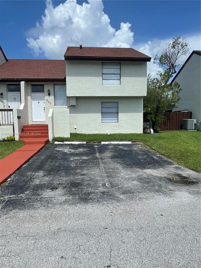 view of front facade with a front lawn