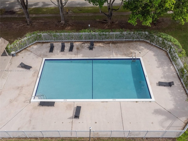 view of swimming pool