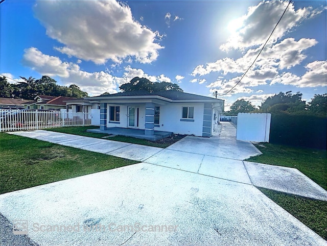 single story home featuring covered porch and a front yard