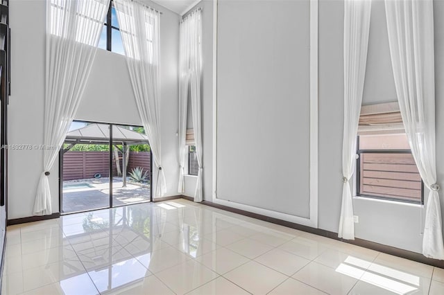 empty room featuring light tile patterned flooring