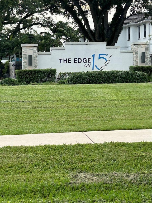community sign featuring a yard