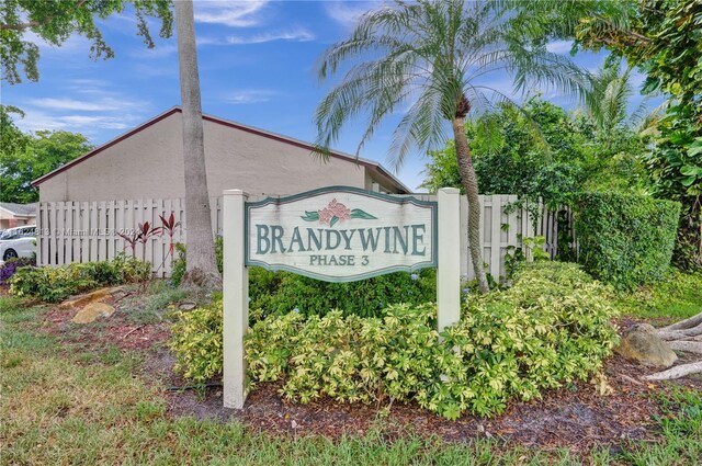 view of community / neighborhood sign