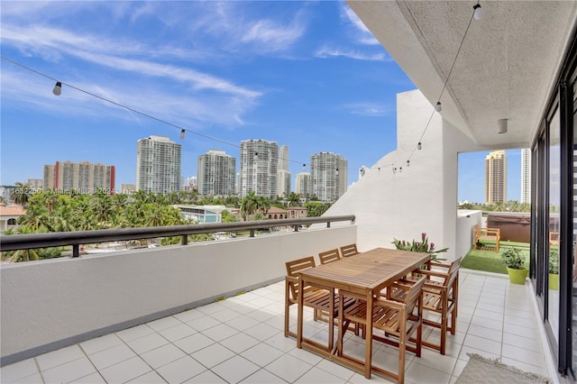 balcony featuring a hot tub