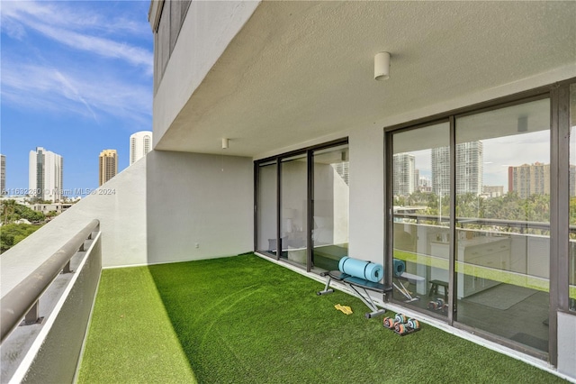 view of yard featuring a balcony