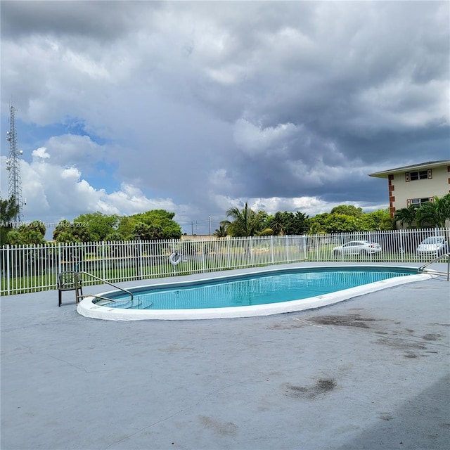 view of swimming pool