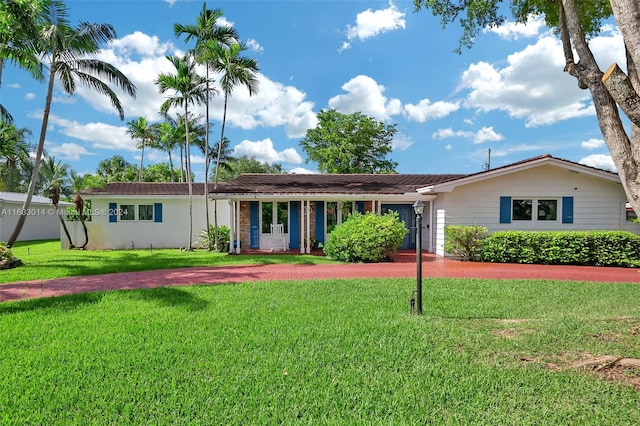 ranch-style home featuring a front yard