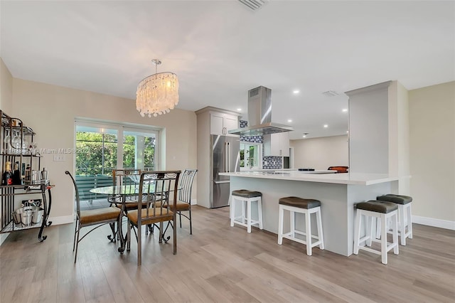 dining room featuring visible vents, baseboards, a chandelier, recessed lighting, and light wood-style flooring