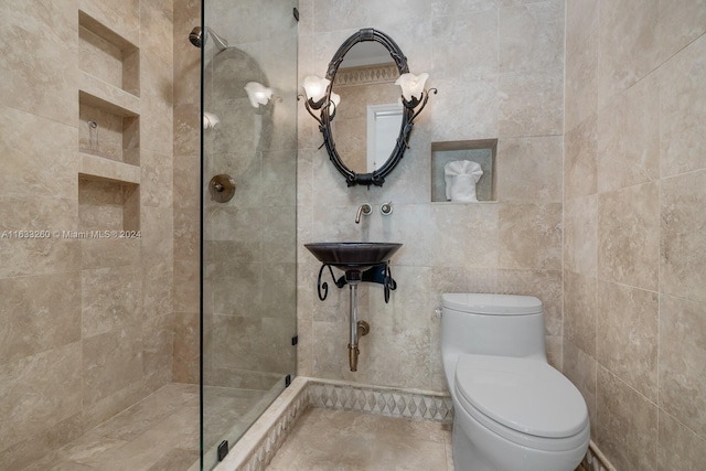 bathroom featuring tile walls, sink, tiled shower, and toilet