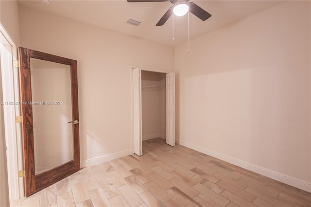 unfurnished bedroom with light wood-type flooring, a closet, and ceiling fan