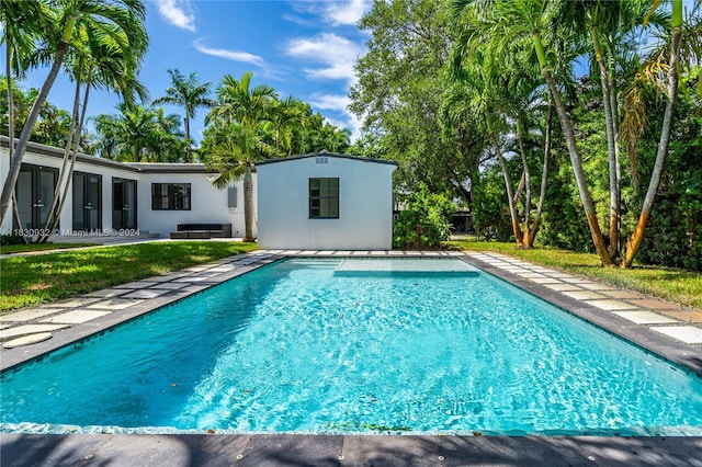 view of swimming pool with a lawn