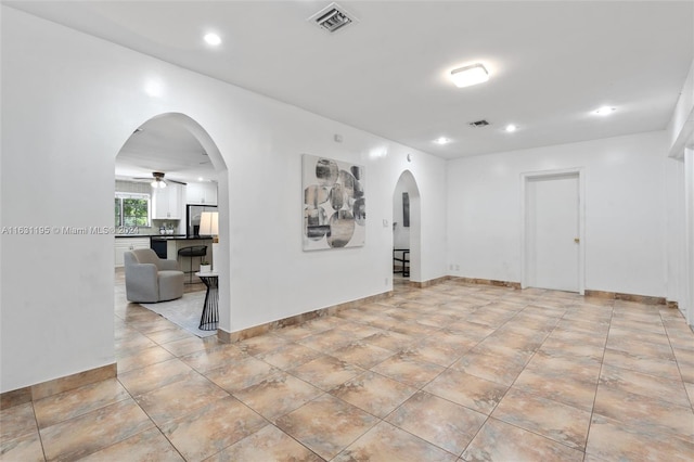 unfurnished room featuring ceiling fan