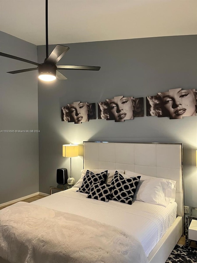 bedroom with ceiling fan