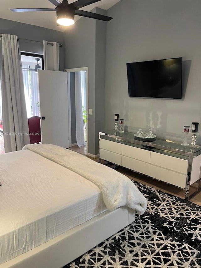 bedroom featuring ceiling fan