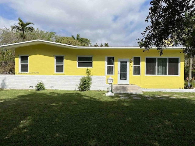 view of front of property with a front lawn