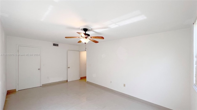 unfurnished room with light tile patterned floors and ceiling fan