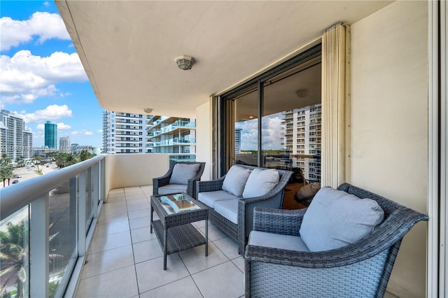 balcony featuring an outdoor hangout area