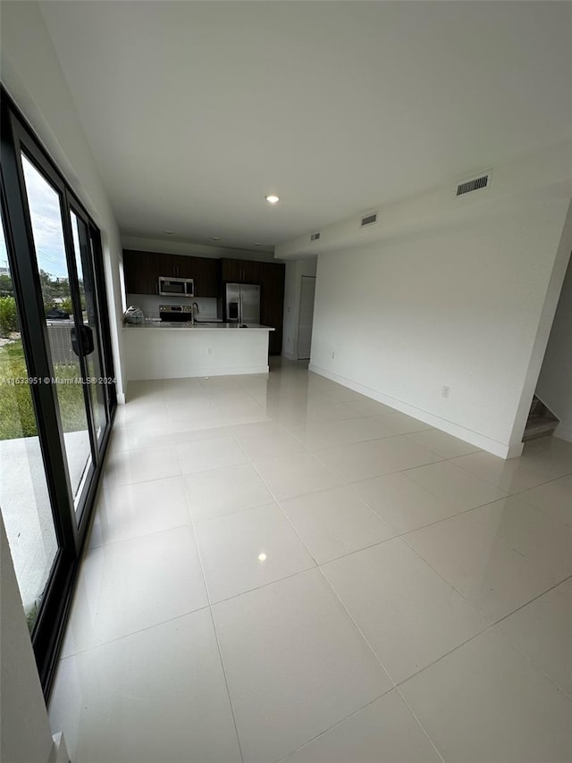 unfurnished room featuring light tile patterned floors