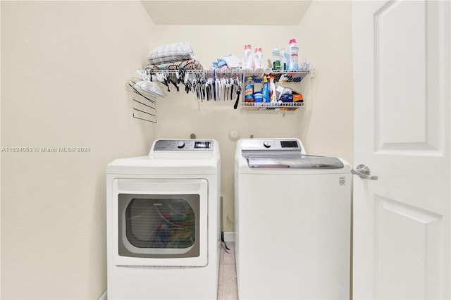 laundry room featuring washer and clothes dryer