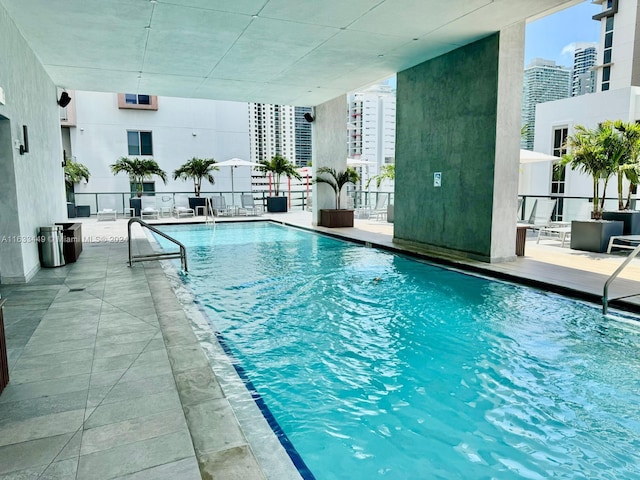 view of swimming pool