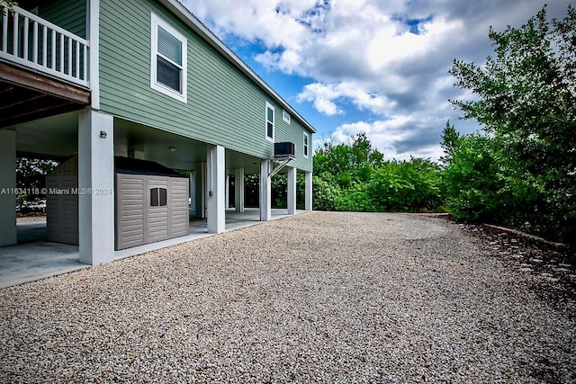 view of yard featuring a patio area