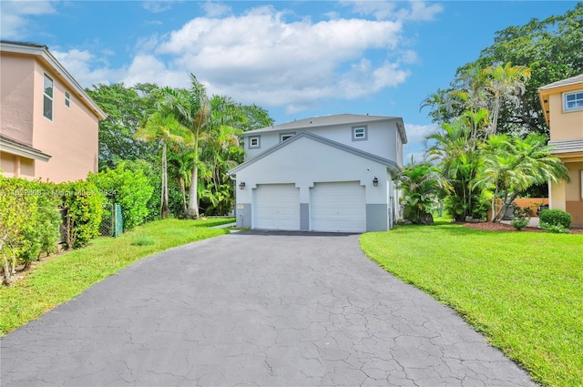 view of front of home featuring a front yard