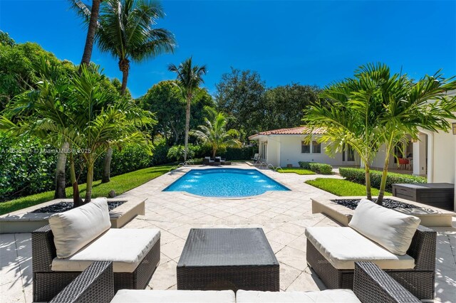 single story home featuring stucco siding, a tile roof, a front lawn, and curved driveway