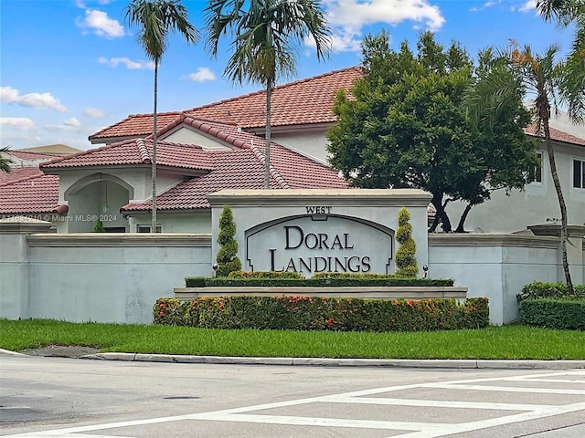 view of community / neighborhood sign