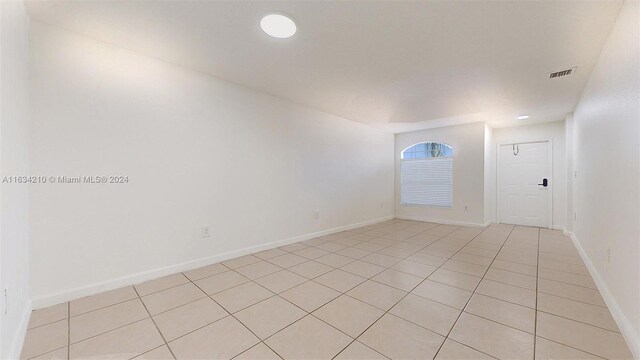 unfurnished room featuring light tile patterned flooring