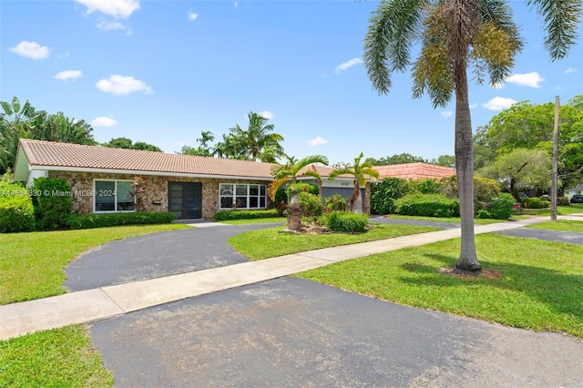 single story home featuring a front yard