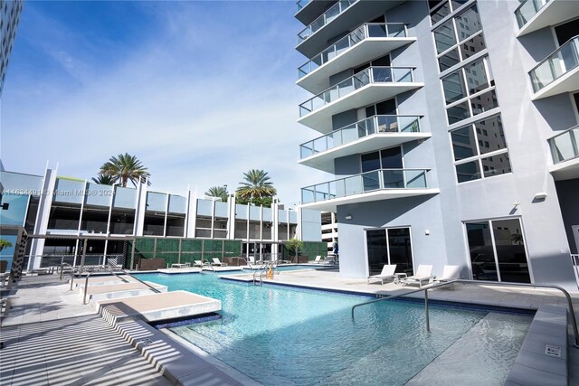 view of swimming pool