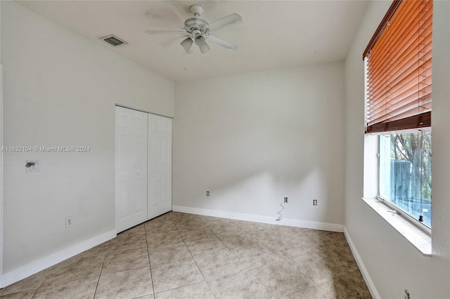 unfurnished room featuring ceiling fan and light tile patterned floors