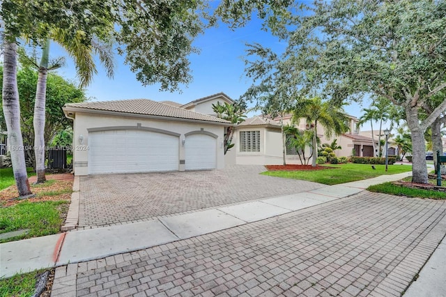 view of front facade featuring a garage and a front yard