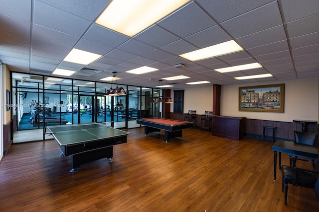 playroom with expansive windows, a drop ceiling, hardwood / wood-style floors, and pool table