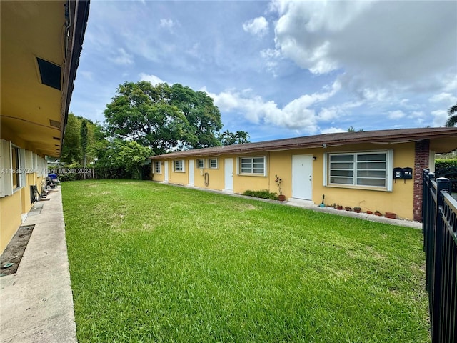 view of front of house with a front lawn