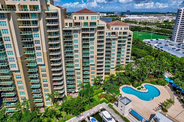 view of apartment building / complex