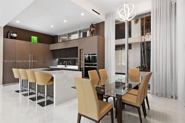 dining area with a notable chandelier