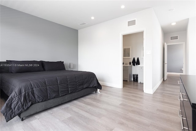 bedroom with light wood-style flooring, recessed lighting, visible vents, and baseboards