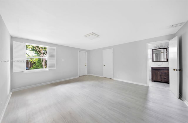 unfurnished room featuring light wood-type flooring