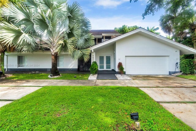 view of front of property featuring a garage and a front yard