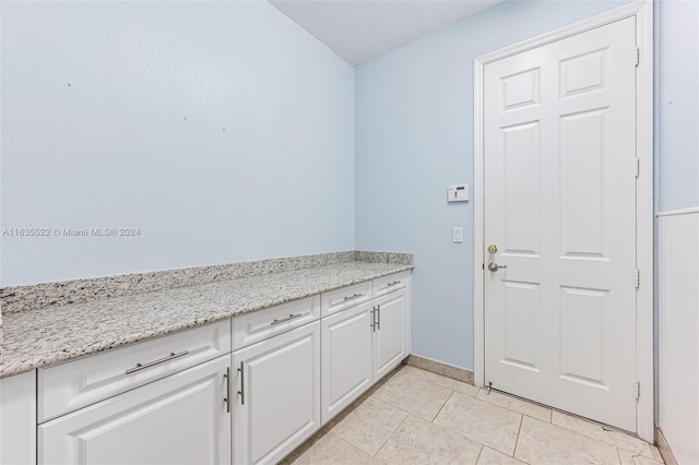 washroom featuring light tile patterned floors