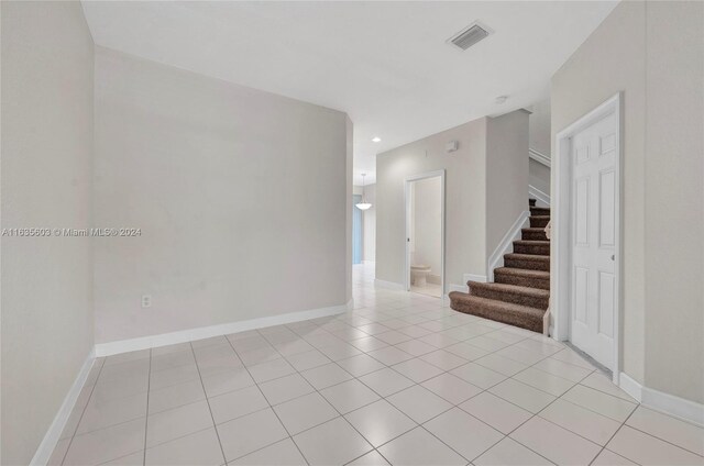 spare room featuring light tile patterned floors