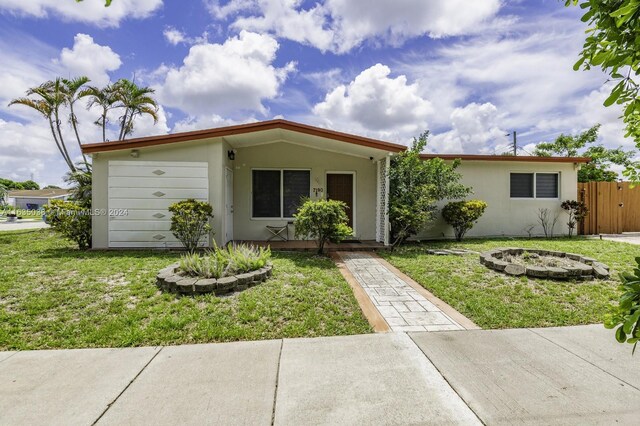 single story home featuring a front yard